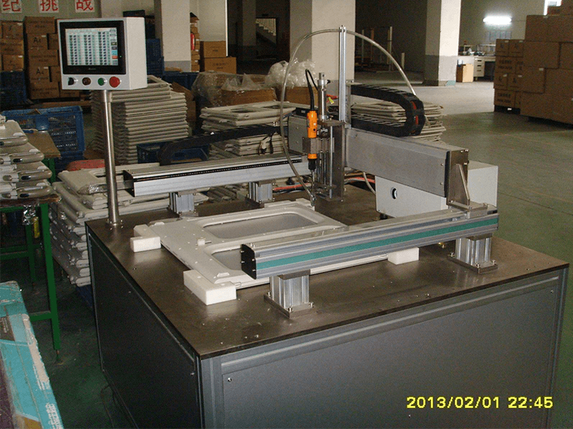 Large automatic screw locking machine